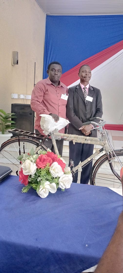 WycliffeNgoya's tweet image. Got a bike and bibles.
#GoAndTell #GoYeMandate #ShekinahBBC