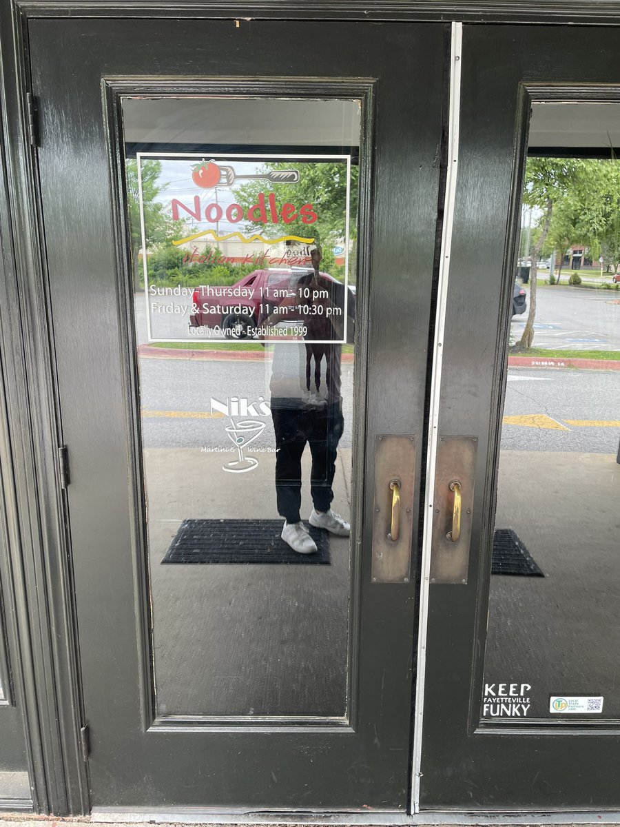 CHunterVF's tweet photo. 🚀 Super excited to share that NW Arkansas has a @veefriends Vending Machine placed! 

I was able to connect with the owner of Noodles, Kirby Walker, at the @WeRRestaurants show in Chicago this last week. Originally I made the connection from his name tag saying “Fayetteville, AR.” A college town only 20 mins south of me. 
After talking with him, and getting to share more about VeeFriends, Kirby decided to place an order for a VeeFriends Vending Machine. 

Fun Fact: 11 years ago, when I first started driving, Noodles was the first restaurant that my (now) Wife and I had a date night outside of our hometown of Bentonville, AR! 🍝

It’s absolutely crazy the connections VeeFriends can make! For all of my Arkansas VeeFriends; be sure to stop by Noodles and bring your quarters!! #VeeFriendsMinis