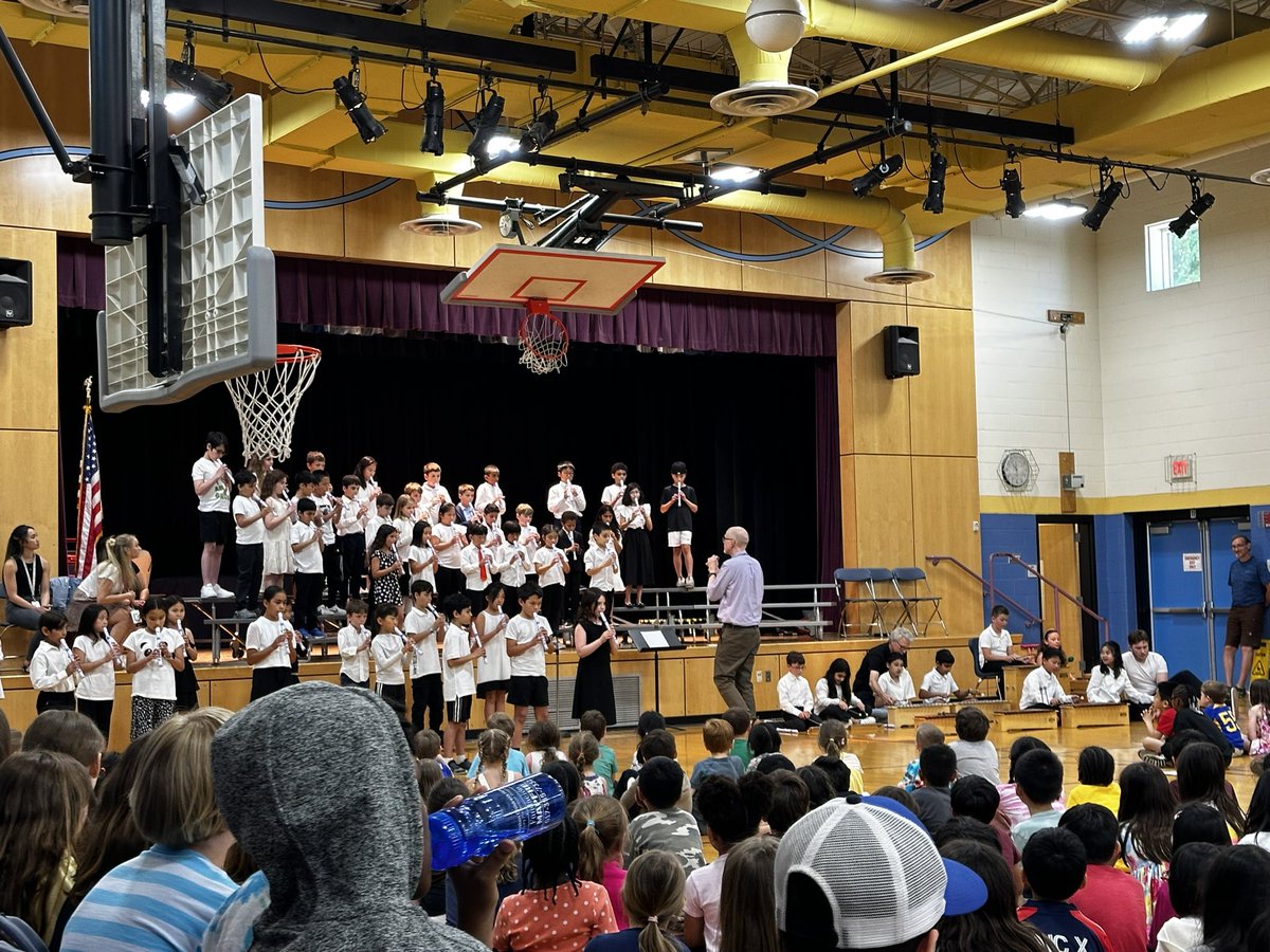 LexPerformArts's tweet image. Such a joyous and exciting Recorder Concert at Fiske Elementary today!  Congratulations to all of the 3rd graders and their amazing teacher, Mr. Hart! @lexingtonsuper @FiskeSchool @NotesByMrsC @folmads