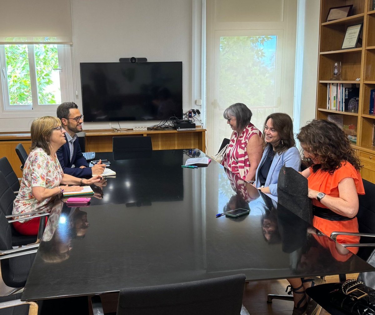 Nuestra directora, Marina Pollán, se ha reunido hoy con la viceconsejera de Universidades, Investigación y Ciencia de la Comunidad de Madrid, Ana Ramírez de Molina, y con su directora general de Investigación e Innovación Tecnológica, Marina Villegas Gracia.