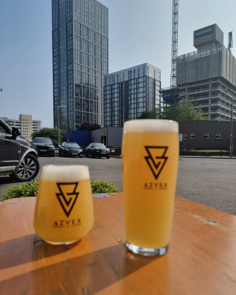 huytonbad's tweet photo. Couple of snidey ones after work on a Friday, in the sun at the pure boss @azvexbrewing then or wha? #fridayafterwork #pint #azvexbrewing https://t.co/wxhuEPMhTp