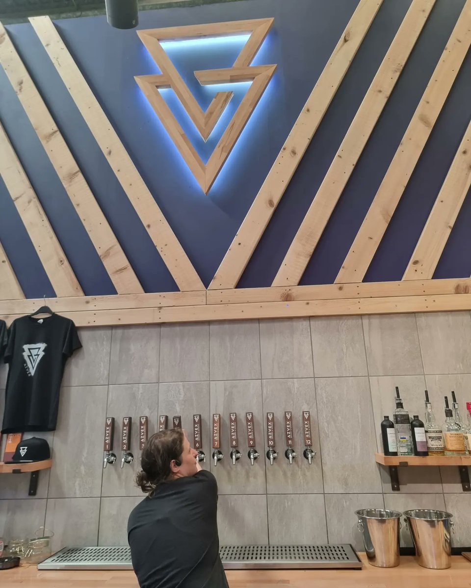 huytonbad's tweet photo. Couple of snidey ones after work on a Friday, in the sun at the pure boss @azvexbrewing then or wha? #fridayafterwork #pint #azvexbrewing https://t.co/wxhuEPMhTp