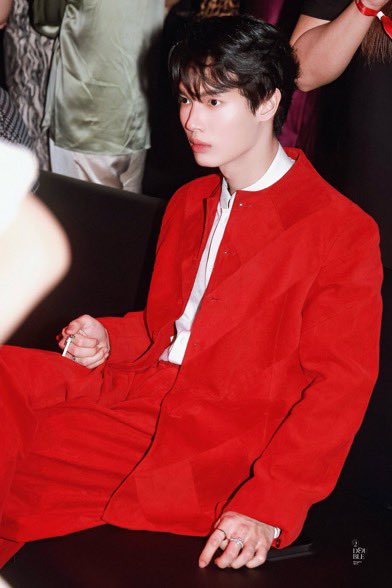AMPG2ForeverU's tweet photo. ชอบมากจริตการนั่งไขว่ห้างสไตล์ยัยคนสวยอะนะ หล่อตะโกนนน เธอเป็นลูกคุณหนู เธอเป็นหลานคุณนาย ชุดเเดงทรงพลังมากนะสีแดงแรงฤทธิ์สุดดด หุ่นโมเดล จัดระเบียบร่างกายดี ถ้าเสื้อผ้าหน้าผมเป้ะ วินเมก็เป้ะ   🐰🇨🇳❤️🎉💅🌷✨️🎀🔥

WIN AT GQ SHANGHAI
#林汉洲Win
#GQCreativexWin
#winmetawin https://t.co/19xxArklyR
