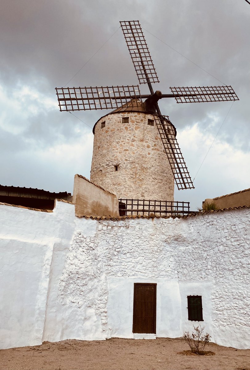 Feliz día de #CastillaLaMancha a todos los que vivís en esta región que tiene talento y futuro. 

Aunque algunos lo intenten, que no os hagan sentir españoles de 2a porque no lo somos.