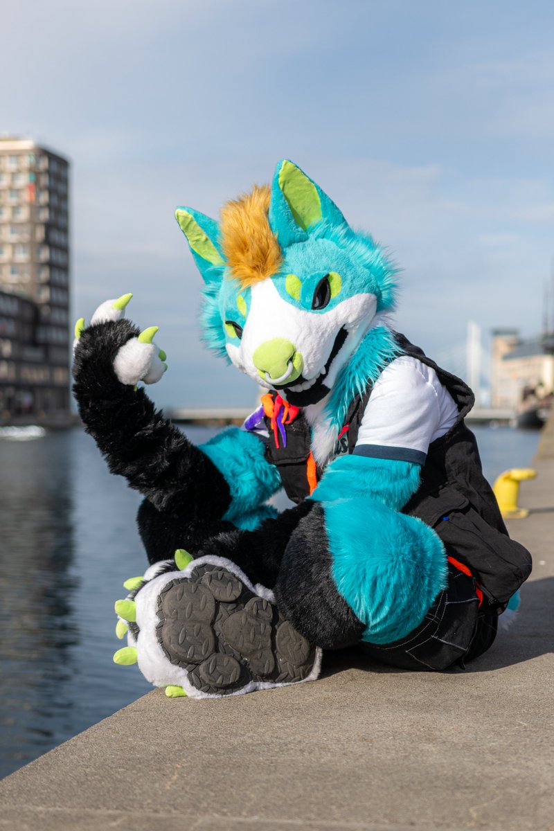 Menace 😈🤘

📸: <a href="/Sima_pics/">Sima ;)</a> 
#FursuitFriday