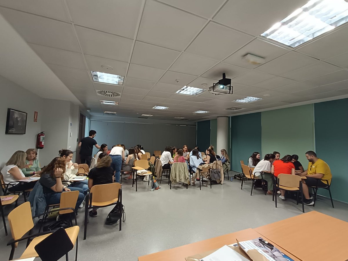 Hoy ha tocado formación de residentes sobre #AtenciónComunitaria en <a href="/UDMAFyCZARAGOZA/">UDM AFyC ZARAGOZA-II</a>