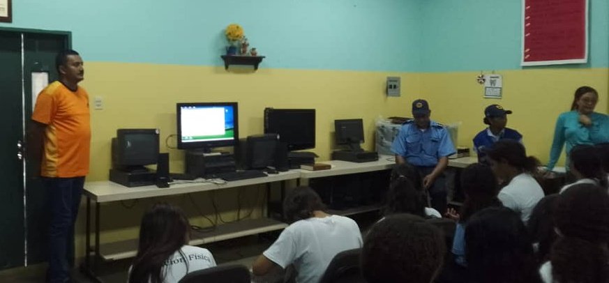 #AvanzandoConAmor desde el Cbit de Buria Liceo Negro Miguel Foro sobre prevención, seguridad y uso de redes sociales 
<a href="/_LaAvanzadora/">Yelitze Santaella</a> 
<a href="/EleamerAbdala/">Eleamer Elkatrib</a> 
@MPPEDUCACION 
<a href="/cdcelara/">Centro de Desarrollo de la Calidad Educativa Lara</a> 
<a href="/Polilaraoficial/">POLICÍA DE LARA</a> 
<a href="/Dimary08/">D!mary_Anzola</a> 
<a href="/Fundabitlara01/">Fundabit Lara</a>