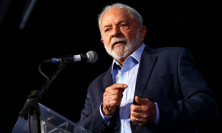 Lula corta 2,7 bilhões da educação. Ou seja, quanto mais burros melhor pra eles.