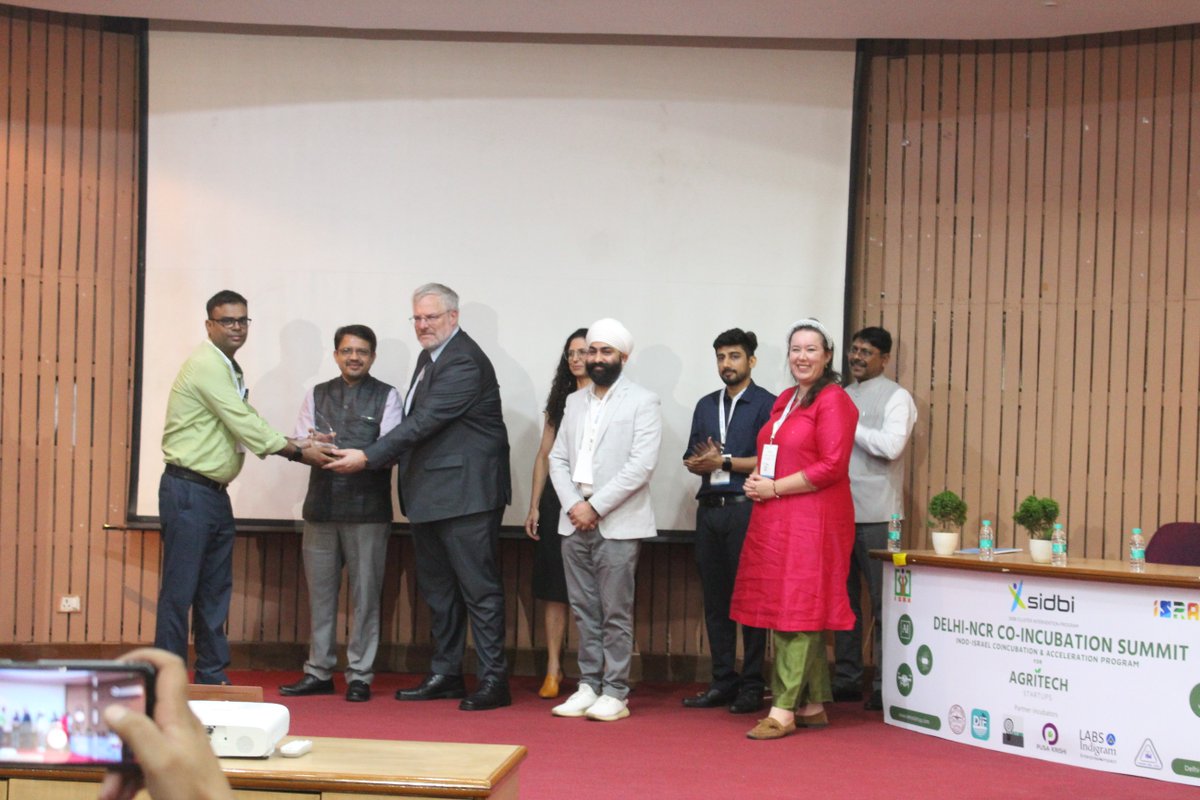 sidbiofficial's tweet image. Under the program, the participating startups were evaluated by a jury comprising experts in the innovation domain. Three startups were felicitated during the program - Pacing Grass Pvt. Litd., Chara Bank and Neer Shakti.

#IncubationModel #Startup #MSMEEcosystem