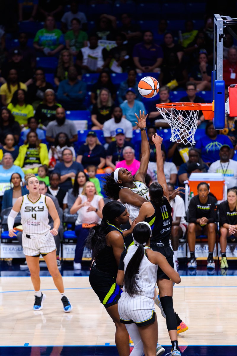 iaiaphotography's tweet photo. photographing my first @WNBA game for the @chicagosky was such an incredible experience! looking forward to making it back out to college park center someday soon📸 https://t.co/0cA9Vgf2Ok