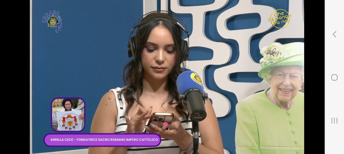 Cece:
Sono la persona più seria della terra.
Cece: guardi io sono stata anche...bla bla bla...delle tombe reali.
Jess:
Allora la parola è  'serietà'?
Alessio: No, la parola è Tombe reali.
🤭🤭🤭
#cherimangatranoi