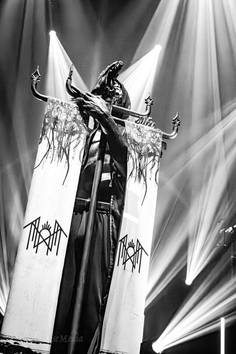 metalmusemedia's tweet photo. Idk if editing these to black and white was the best idea or the worst idea ever… either way, my reaction is the same 😅 https://t.co/l9w9jmjfN1
