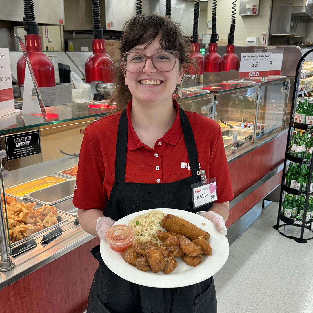 Calling📱all peanut butter lovers! We have fun new entree to try over in our Hy-Chi today! Here for a limited time and only $7.99 ⭐️ peanut butter chicken is sure to make your taste buds explode 🧨 #indianolahyvee