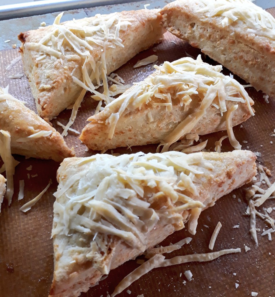 Silnari's tweet photo. @SavoraArgentina Y para la merienda activó #ModoSavora y se preparó estos SCONS QUE QUESO
Rápidos y fáciles para comelos calentitos El tip secreto es agregarle dos cucharadas de @SavoraArgentina https://t.co/khvFSgvlUP