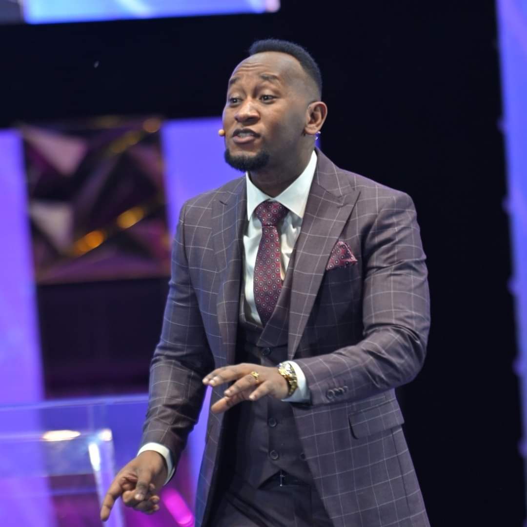 waliggojackson's tweet photo. When you magnify God the things that preyed on you begin to flee for the fear of You 
#prophetElvisMbonye https://t.co/7i0Z3D1VQo