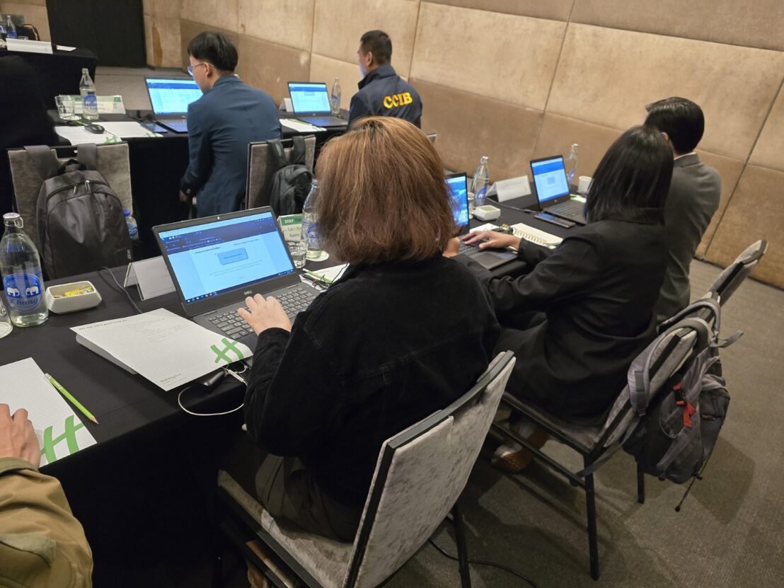UNODC_Cyber's tweet photo. 🇹🇭 | @UN__Cyber training in #Bangkok has empowered 24 law enforcement officials with advanced techniques and tools to combat online child sexual exploitation, all while upholding privacy and human rights🔍🕵️‍♀️🧑‍💻

🇺🇸🤝🇺🇳 https://t.co/2KZKraMnwH