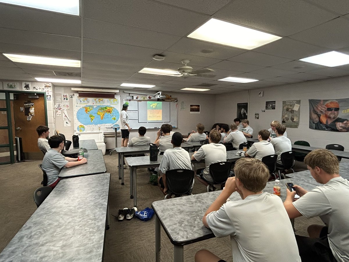 BobcatFB's tweet image. Finishing with a chalk talk film session!  #NastyBoys #GoldStandard #OneVision