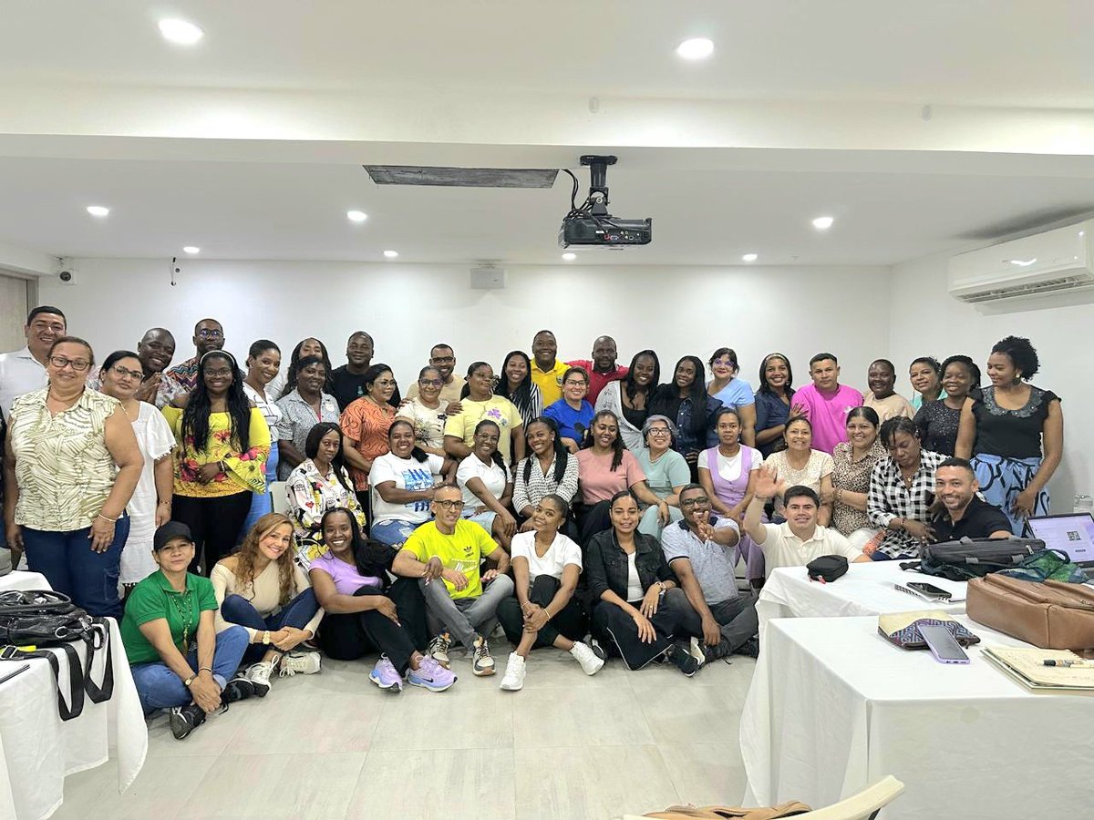 BogalloLopez's tweet photo. Culminamos el día de hoy nuestra formación PTA F.I 3.0, recargados de muchos aprendizajes para compartir con nuestros compañeros docentes de las secretarias de Turbo y Apartadó.@Mineducacion @Daz4Grace @UNESCO_es @PTA_Colombia @sem_apartado @SEDTurbo @Cristiancogollo https://t.co/fw7ZEbetbj