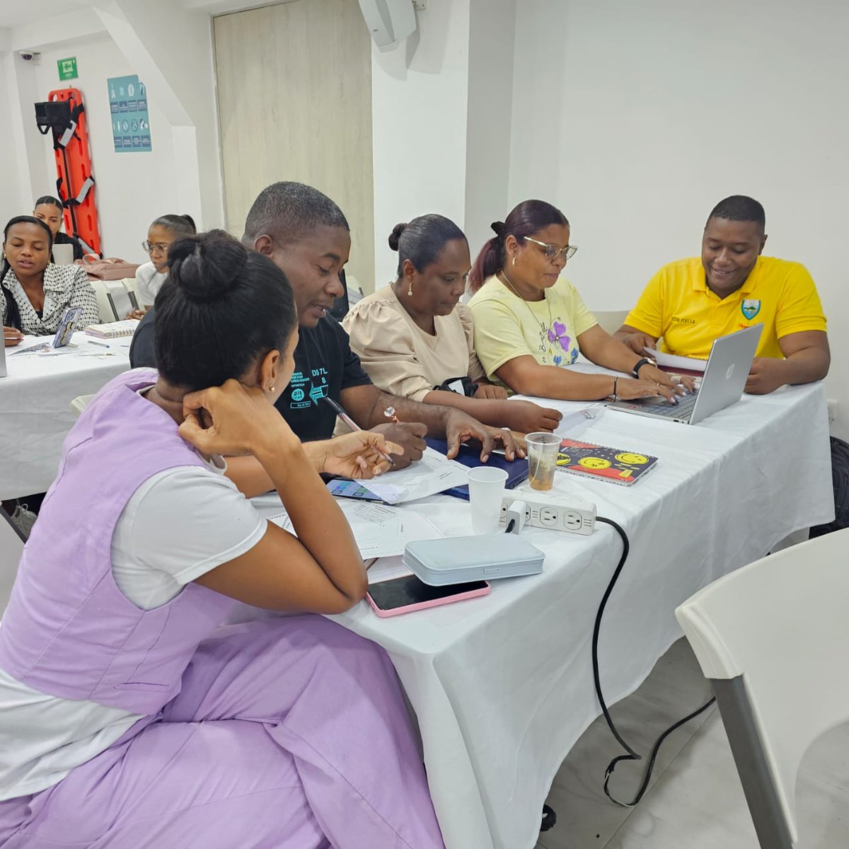 BogalloLopez's tweet photo. Culminamos el día de hoy nuestra formación PTA F.I 3.0, recargados de muchos aprendizajes para compartir con nuestros compañeros docentes de las secretarias de Turbo y Apartadó.@Mineducacion @Daz4Grace @UNESCO_es @PTA_Colombia @sem_apartado @SEDTurbo @Cristiancogollo https://t.co/fw7ZEbetbj