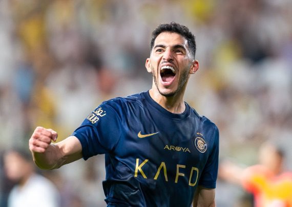 عطانا اول الموسم كم مباراة حلوه
بعدها تذبذب في المستوى و إصابة طويلة 
ومن ثم عودة كانت أقل من المأمول حتى الان 

أتمنى اليوم يقدم مباراة الموسم دفاعيًا و هجومياً