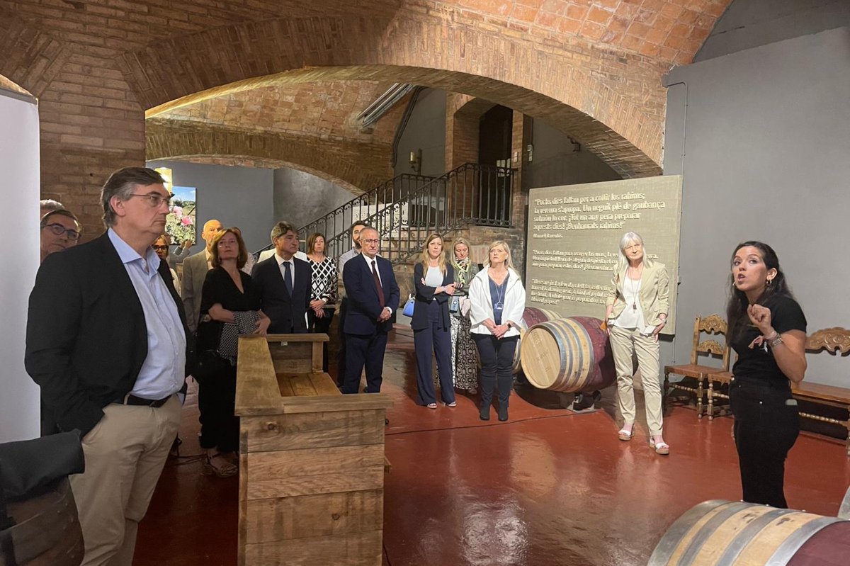 JuntsVLleida's tweet photo. Sopar de cloenda del programa Empresaris, de
@SERLleida , al Celler de #Raimat, amb el càtering EL DIEN.
👉🏼 Amb @IsidreGavin , @ViolantCervera , @Jean_Abella i @meri_feliu entre altres representants de #Junts.
Un vespre de bon ambient i companyia. Gràcies per convidar-nos! https://t.co/ZQLFkQfOEB