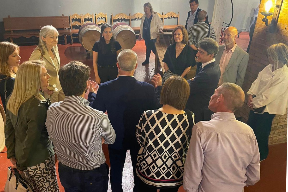 JuntsVLleida's tweet photo. Sopar de cloenda del programa Empresaris, de
@SERLleida , al Celler de #Raimat, amb el càtering EL DIEN.
👉🏼 Amb @IsidreGavin , @ViolantCervera , @Jean_Abella i @meri_feliu entre altres representants de #Junts.
Un vespre de bon ambient i companyia. Gràcies per convidar-nos! https://t.co/ZQLFkQfOEB