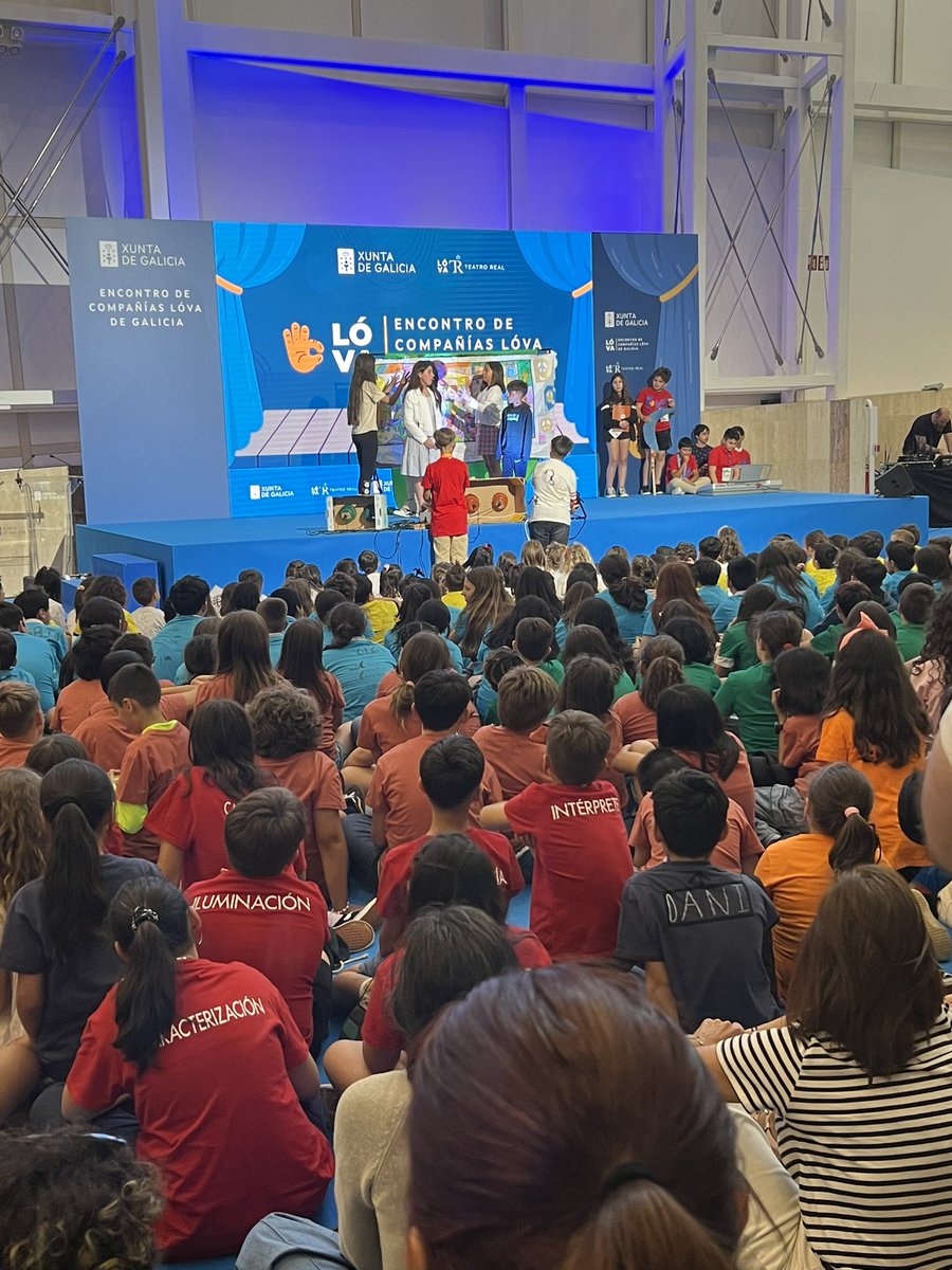 O alumnado do CPI da Cańiza representa a obra de ópera do proxecto LóVA realizado no seu centro como peche da sesión da mańá ante máis de 400 alumnos/as
<a href="/EduXunta/">EduXunta</a> 
<a href="/Teatro_Real/">Teatro Real</a> 
<a href="/proyectolova/">LÓVA</a> 
#formacióndoprofesorado
#Rededeformación
#LóVAGalicia