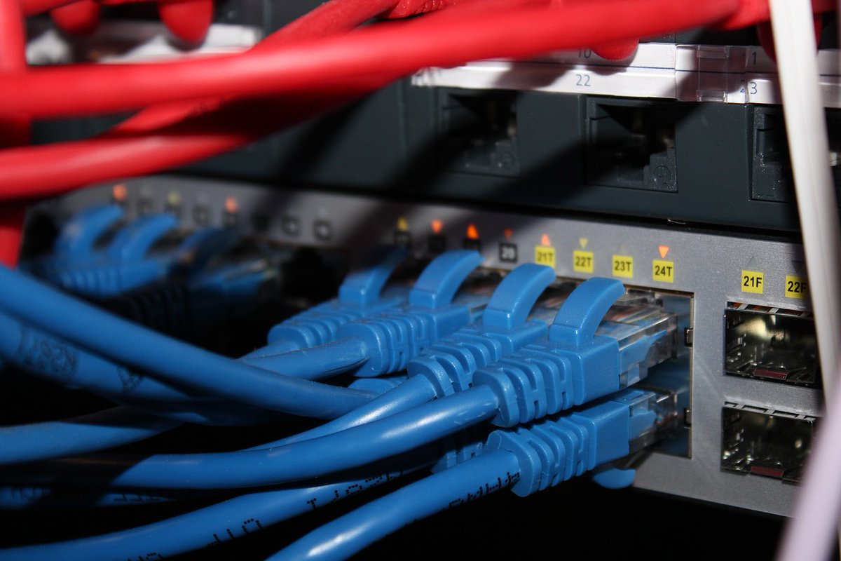Just because you have a broadband capacity of 70Mbps does not mean you are getting those speeds!

Standard broadband connections are shared with other businesses so at peak times your speeds will suffer. We can offer an alternative solution that removes these shared connections👌