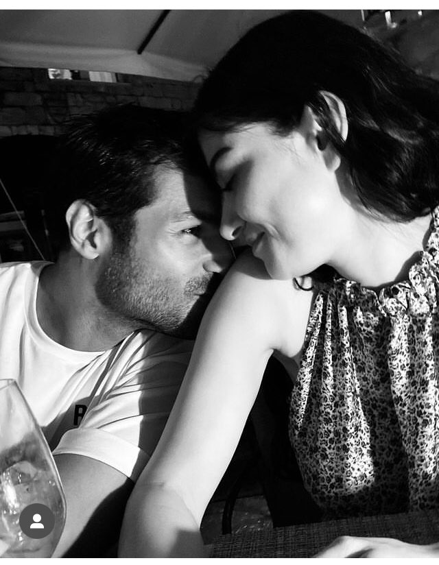 El amor verdadero no se esconde solo se deja fluir ellos los reales love birds.😍🙌🏽 #ÖzgeGürel #SerkanÇayoğlu