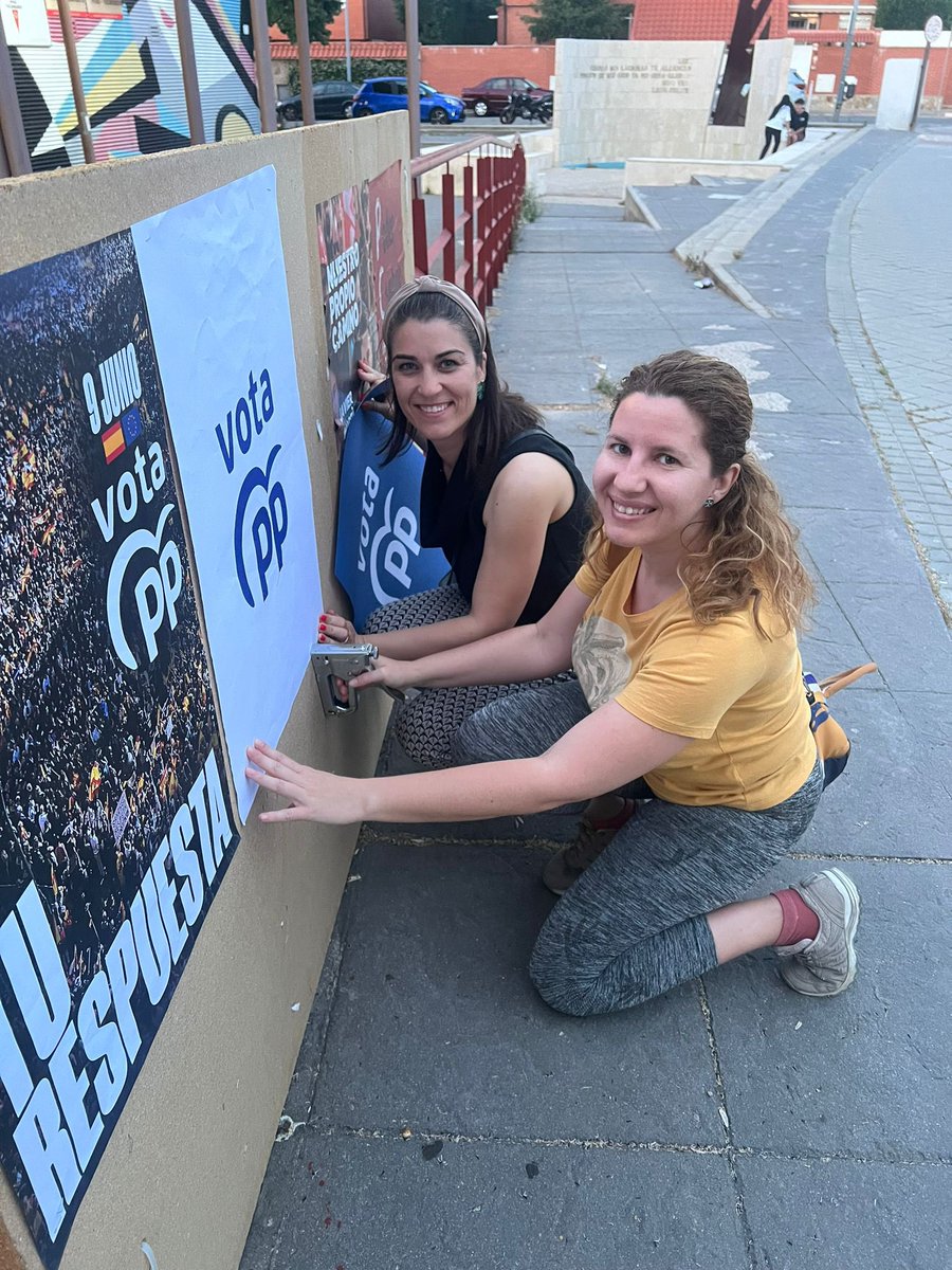 🇪🇺Ayer volvimos a salir para llenar #Rivas de carteles y lonas del Partido Popular.

Ante la política sumisa de Sánchez con el independentismo, los españoles van a dar su respuesta en las urnas el próximo 9 de junio.

Vota por la sensatez y la responsabilidad #VotaPP 💙