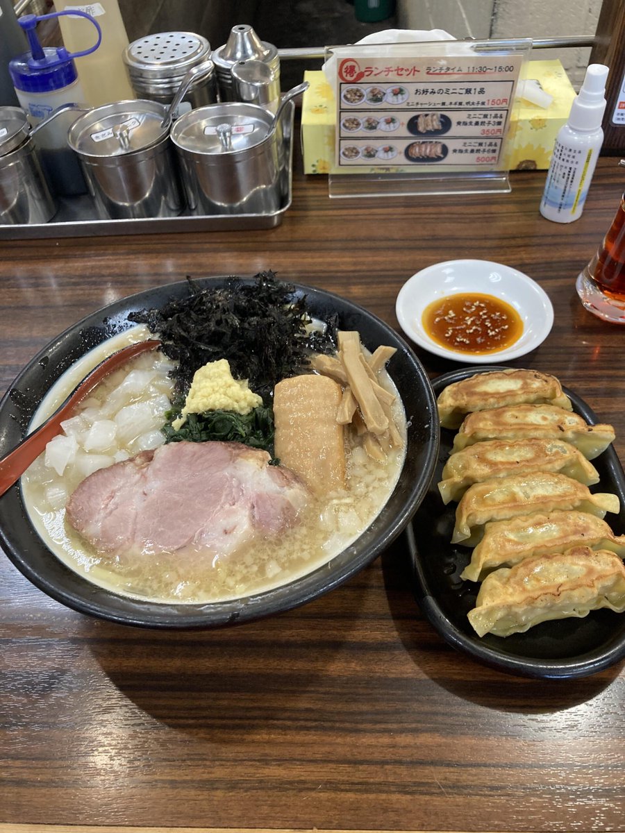 Tonkotsu Shoyu Ramen with Ginger and Pork Back Fat (Paimen, Tokyo)
 
alojapan.com/1064828/tonkot…
 
#Food #JapaneseFood
