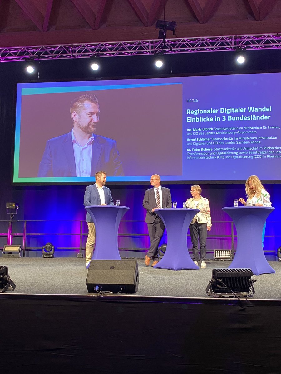 Bei der diesjährigen #NOERD in Rostock betonte Staatssekretär und CIO des Landes #RheinlandPfalz Fedor Ruhose: „Digitale Verwaltung gelingt mit lokalen Innovationen, im Zusammenschluss von privaten und staatlichen Akteuren und im Miteinander von Bund, Ländern und Kommunen.“