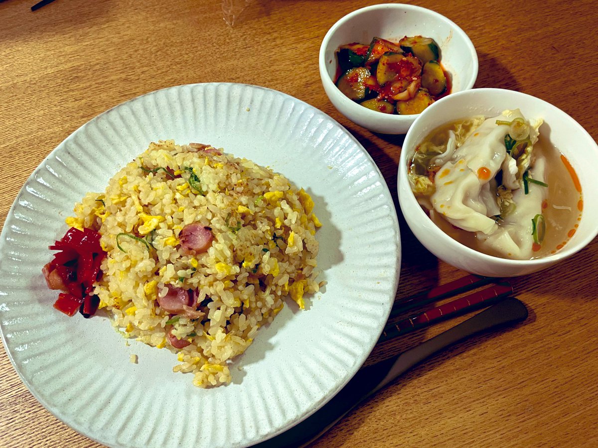 🌿今日のおうちご飯🌿

※炒飯
※餃子スープ
※キムチきゅうり

お久しぶりですヽ(*'▽'*)ﾉ✨

今日は夕方息子の病院でバタバタしてたけど、ありあわせで炒飯作りました😊
なかなか美味しくできてお腹すいてたからペロリ😋でした🙂