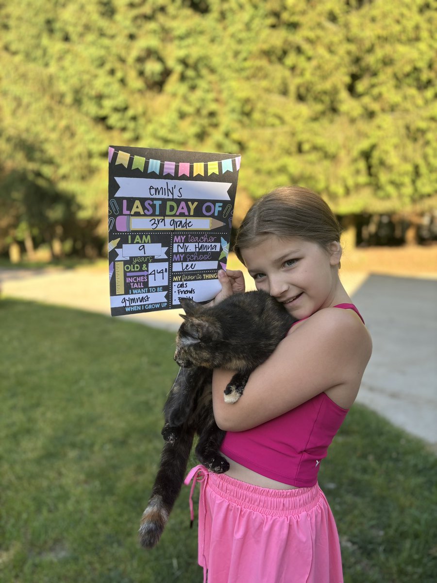 drnickdamico's tweet photo. And, that’s a wrap! Another great school year in the books! #DadOutLoud https://t.co/OKgc9A0Ux2