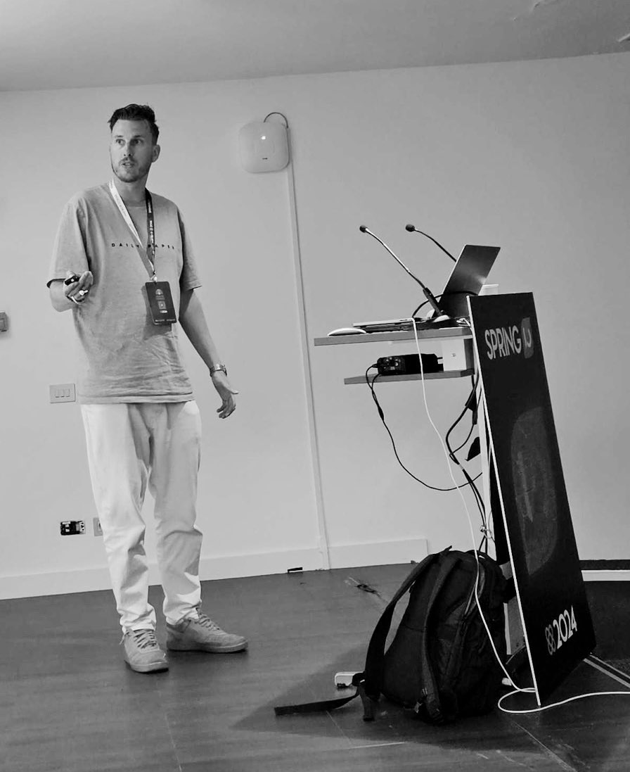 jeroenrosenberg's tweet image. Spring I/O Barcelona, you’ve been amazing! 🤩 I feel very honoured I was able to speak at a great event amongst so many talented people 🙏 

Thanks for having me!

#springio24