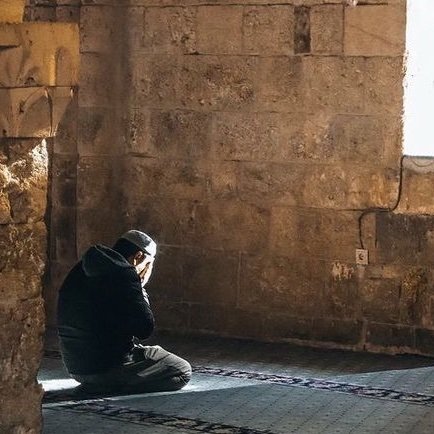 "ولي حاجةٌ يا ربّ أنتَ عليمُها 
 ولي دعوةٌ في القلبِ أنتَ مُجيبُها
 وماحيلةٌ للنفس ياربّ إنّها
 أتتكَ بشكواها وأنتَ طبيبُها"