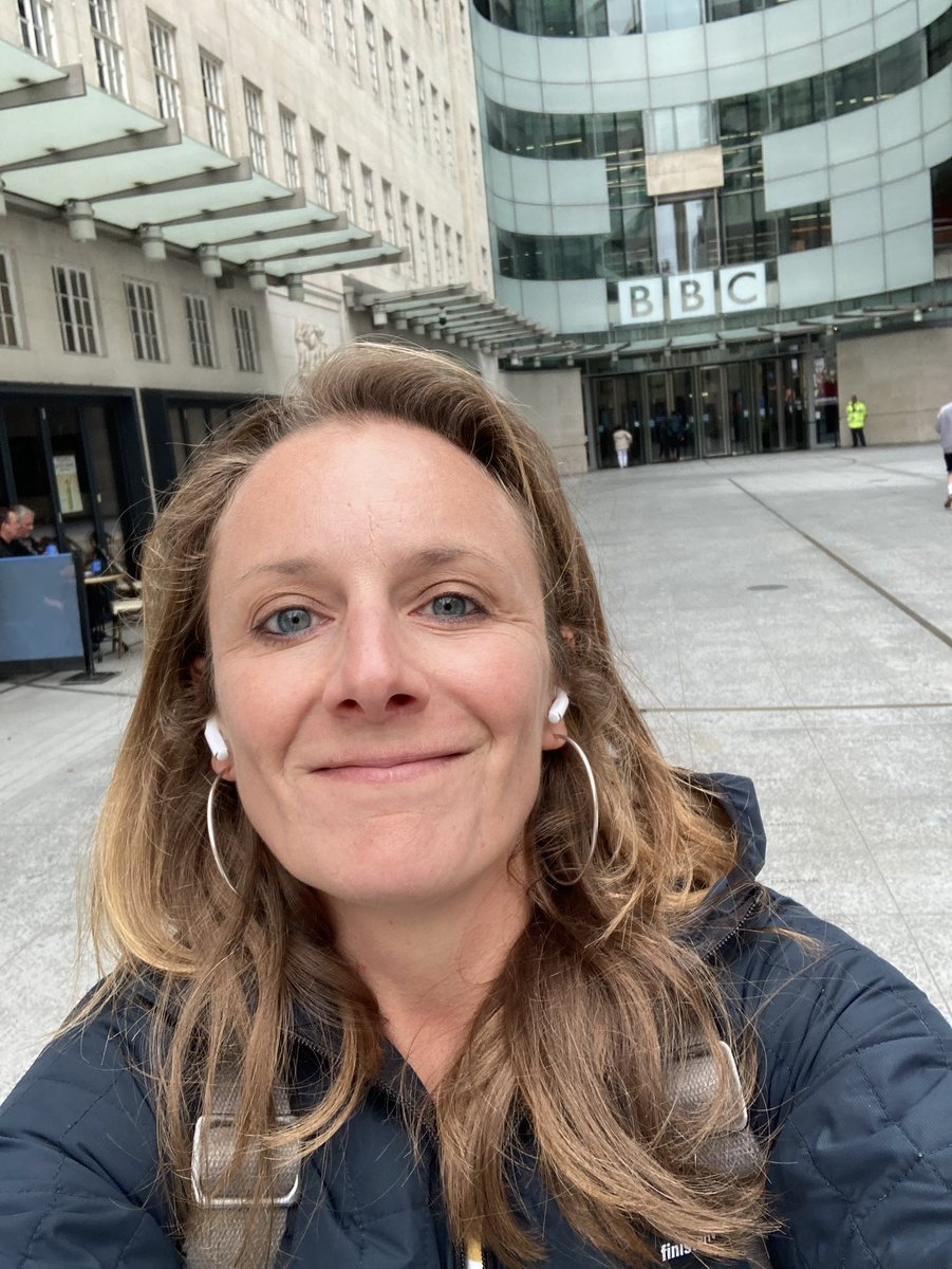 Obligatory Broadcasting House selfie ahead of recording Loose Ends @BBCRadio4 Catch me tomorrow at 1815: bbc.co.uk/programmes/m00…