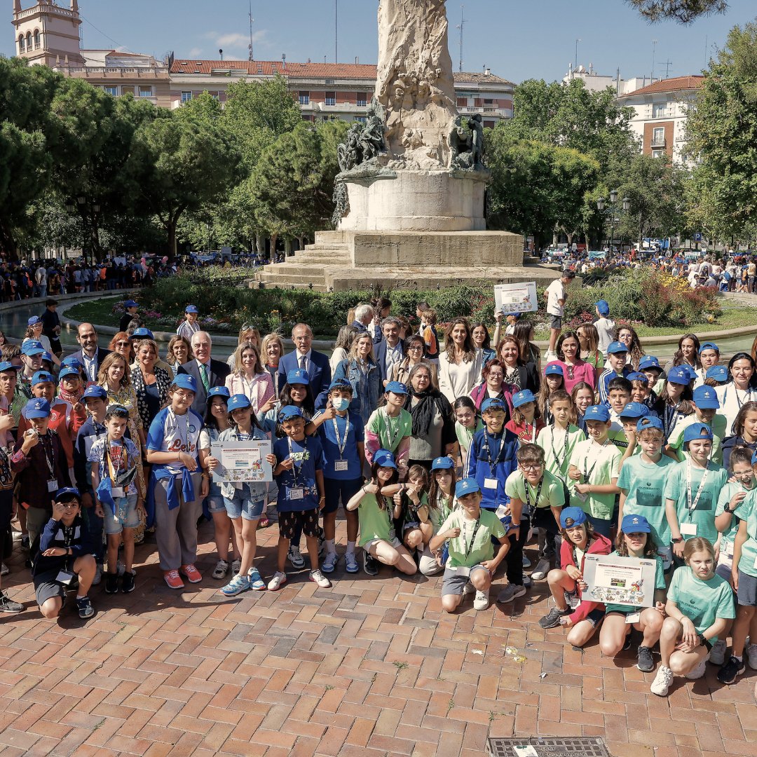 Fundación Ibercaja (@fundibercaja) on Twitter photo Hoy hemos celebrado el Mercado de Cooperativas del programa "Aprendiendo a Emprender".
🌟 Cerca de 2.500 escolares han participado vendiendo sus productos artesanales en la Plaza de los Sitios.
¡No te pierdas el Mercado Virtual hasta el 16 de junio! …diendoaemprender.fundacionibercaja.es Hoy hemos celebrado el Mercado de Cooperativas del programa "Aprendiendo a Emprender".
🌟 Cerca de 2.500 escolares han participado vendiendo sus productos artesanales en la Plaza de los Sitios.
¡No te pierdas el Mercado Virtual hasta el 16 de junio! …diendoaemprender.fundacionibercaja.es