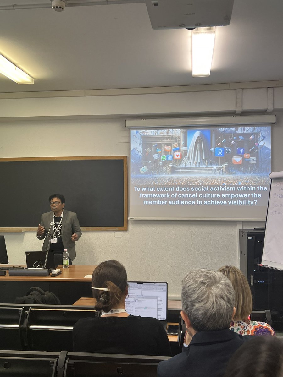 Back from lunch break, PhD student J. Sanyal shared his research on how visibility can shape identities exploring cancel culture among the influencers market, with a focus on Rihanna and Jake Paul’s cases. 🎤💻

#netnography #NETNOCON24