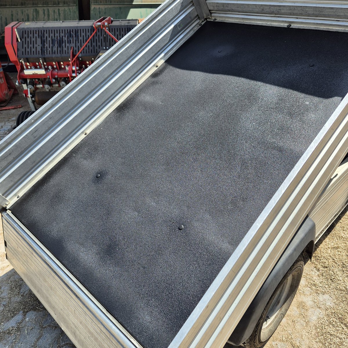 caine246's tweet photo. Relining Carryall trays... so satisfying lol. Using a #wurth spray on rubberized liner and the results are immaculate. #equipmentmanagement #reelturftech #fixerofthings https://t.co/NsBejvA1D5