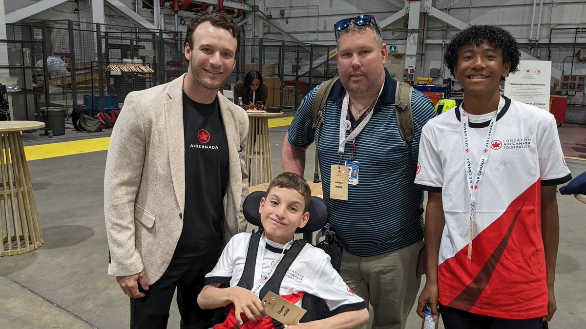 With 🇨🇦 Sledge 🏒 Olympian <a href="/tylermcgregor08/">Tyler McGregor</a>! #FlytheFlag #TeamCanada