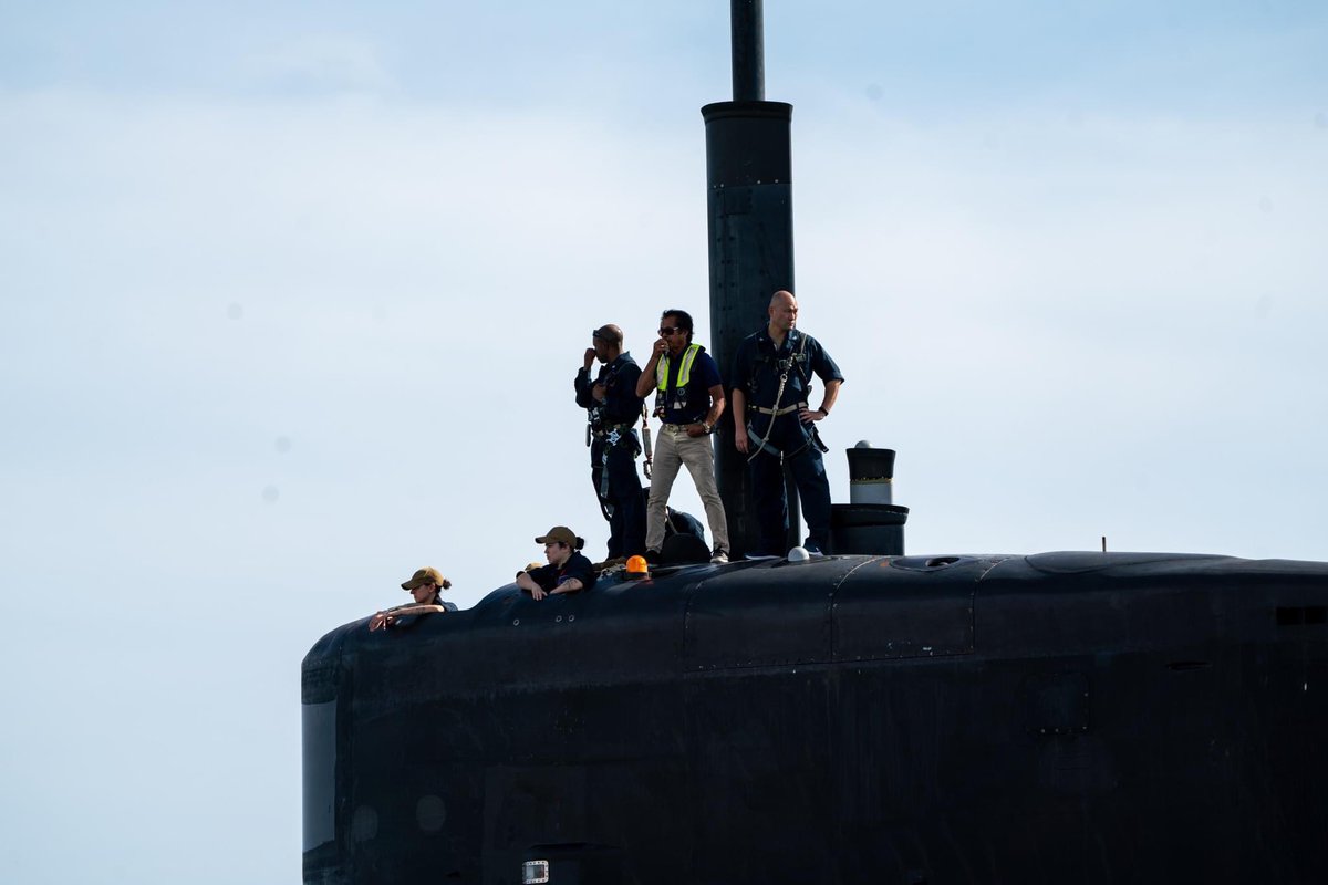 📍NAVAL BASE GUAM - The U.S. Navy Ohio-class ballistic missile submarine USS Louisiana (SSBN 743) (Gold Crew) arrived at Naval Base Guam on May 29 to conduct a scheduled port visit.