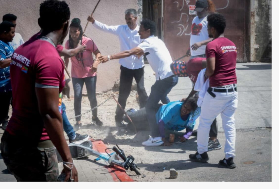 La #Suisse a l'obligation morale et légale de protéger les véritables demandeurs d'asile, conformément aux conventions internationales relatives aux réfugiés. Les Érythréens qui fuient la répression et l'oppression méritent votre soutien et votre protection. Vous devez garantir