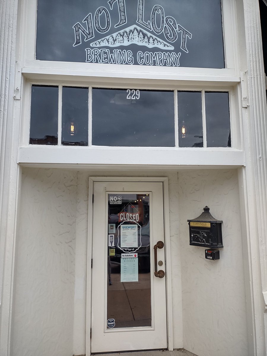 BeerSnobSean's tweet photo. 2nd ever visit @NotLostBrewing in Ottawa, KS. Cozy little place that also serves small plates of food. Porter was the beer here. #kansasbeer @SCBeerExplorer @scottvillers @qblacklock @RealBMaxwell @MikeSlomba @JonMontag @beerpornstar @ottawahockey @impopsy @brewerytravels https://t.co/WpPkIzu8Qt