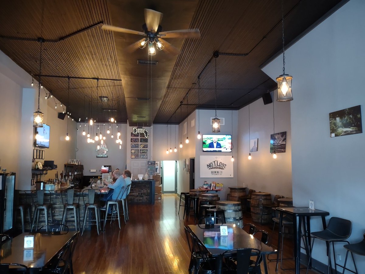 BeerSnobSean's tweet photo. 2nd ever visit @NotLostBrewing in Ottawa, KS. Cozy little place that also serves small plates of food. Porter was the beer here. #kansasbeer @SCBeerExplorer @scottvillers @qblacklock @RealBMaxwell @MikeSlomba @JonMontag @beerpornstar @ottawahockey @impopsy @brewerytravels https://t.co/WpPkIzu8Qt
