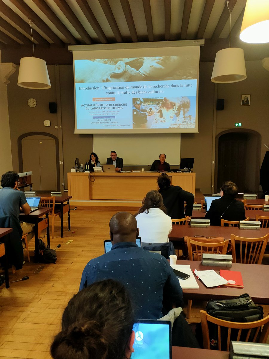 Herma_Poitiers's tweet photo. Dernière après-midi des rencontres anniversaire @Herma_Poitiers, avec une session consacrée à la protection du patrimoine et la lutte contre le trafic des biens culturels 
@VincentMansur92 @AnchiseProject @UnivPoitiers 
#HeRMA20ans https://t.co/YMhYvEaWNt