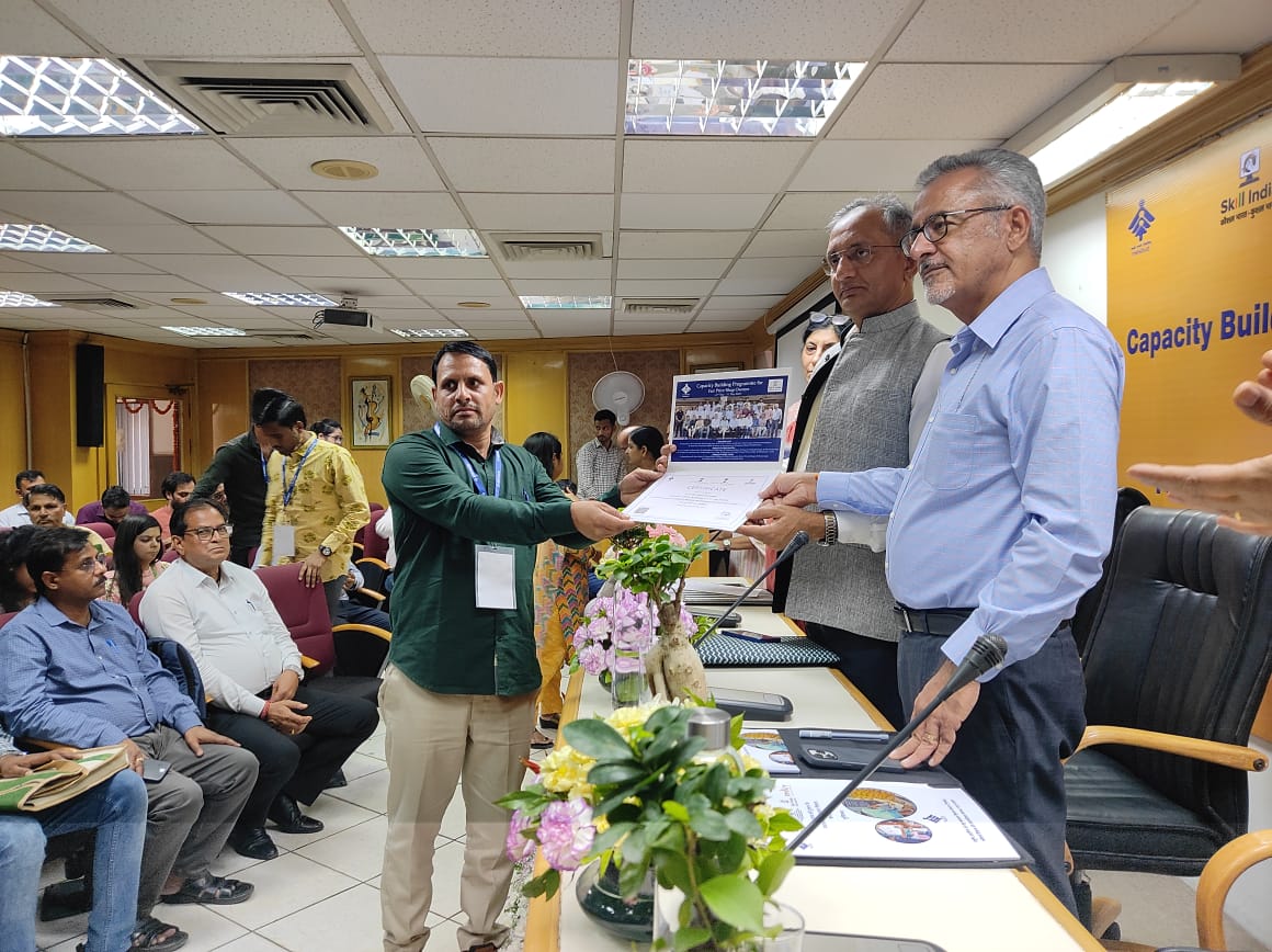 Shri Sanjeev Chopra, Secretary, DFPD distributed certificates to the FPS owners for their participation in the skill-enhancement training programme. #ViksitBharat #SkillIndia #FPS