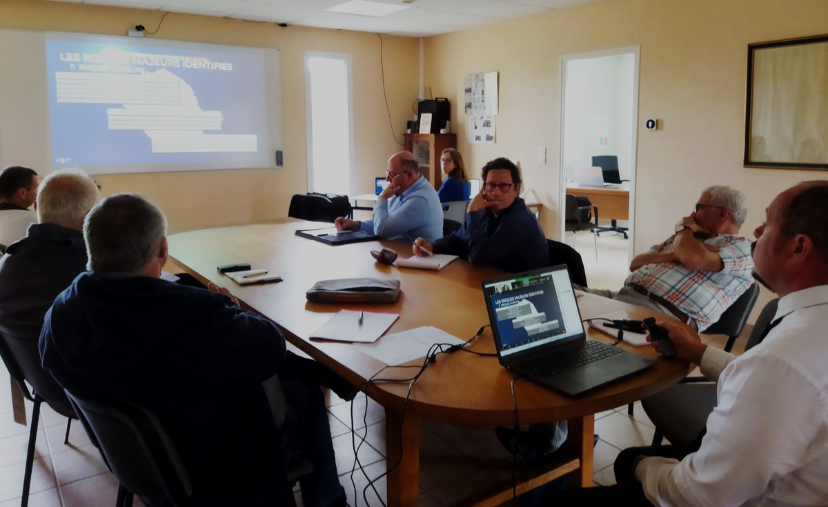 💥Session de formation ADM 81 du 30 mai 2024 'Obligation d'informer les administrés sur les risques majeurs' à Carbes. Merci à Julien Carivenc (AUXILIMUM) qui est revenu sur les 🎯risques majeurs dans le Tarn, les missions et les outils du Maire 
#amf #tarn