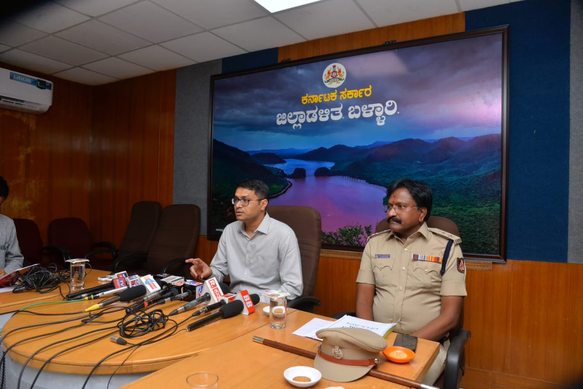 DIPR BALLARI (@bellaryvartha) on Twitter photo ಕರ್ನಾಟಕ ಈಶಾನ್ಯ ಪದವೀಧರ ಕ್ಷೇತ್ರ ಚುನಾವಣೆ
ಜೂನ್ 03 ರಂದು ಮತದಾನ, 24 ಮತಗಟ್ಟೆ ಕೇಂದ್ರಗಳು ಸ್ಥಾಪನೆ
- ಡಿಸಿ ಪ್ರಶಾಂತ್ ಕುಮಾರ್ ಮಿಶ್ರಾ
bellaryinformation.blogspot.com/2024/05/03-24.…
<a href="/ceo_karnataka/">Chief Electoral Officer, Karnataka</a> <a href="/KarnatakaVarthe/">DIPR Karnataka</a> <a href="/Kalaburgivarthe/">DIPR-KALABURAGI</a> ಕರ್ನಾಟಕ ಈಶಾನ್ಯ ಪದವೀಧರ ಕ್ಷೇತ್ರ ಚುನಾವಣೆ
ಜೂನ್ 03 ರಂದು ಮತದಾನ, 24 ಮತಗಟ್ಟೆ ಕೇಂದ್ರಗಳು ಸ್ಥಾಪನೆ
- ಡಿಸಿ ಪ್ರಶಾಂತ್ ಕುಮಾರ್ ಮಿಶ್ರಾ
bellaryinformation.blogspot.com/2024/05/03-24.…
<a href="/ceo_karnataka/">Chief Electoral Officer, Karnataka</a> <a href="/KarnatakaVarthe/">DIPR Karnataka</a> <a href="/Kalaburgivarthe/">DIPR-KALABURAGI</a>