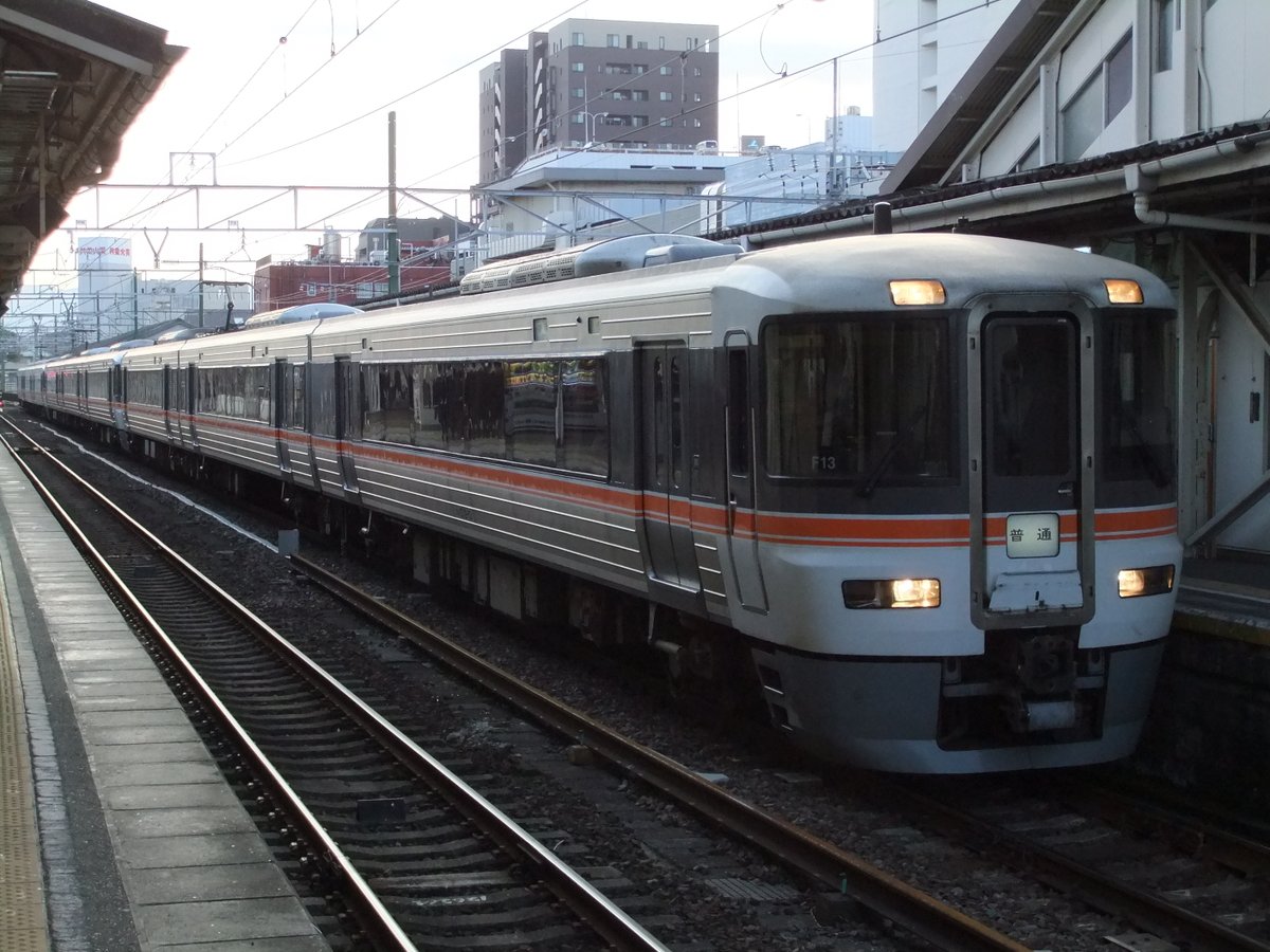 Tomo_Ishigaki's tweet photo. 「我が家に眠るちょっと懐かしの鉄道写真シリーズ」
373系の普通列車
東京発静岡行き321M
@沼津駅2011.2.14
#373系 #普通列車 #321M https://t.co/U3aBBpo0wE